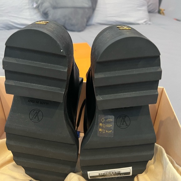 Brand new pair of Louis Vuitton loafers - Picture 5 of 6